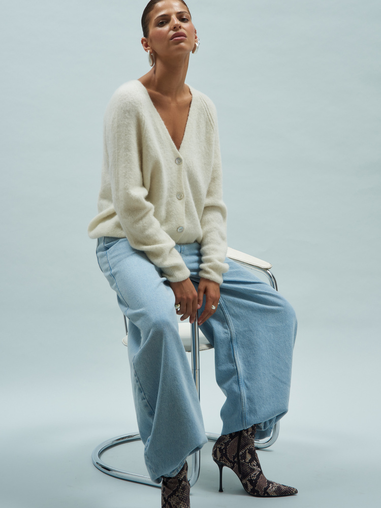 VIOLET CREAM SWEATER