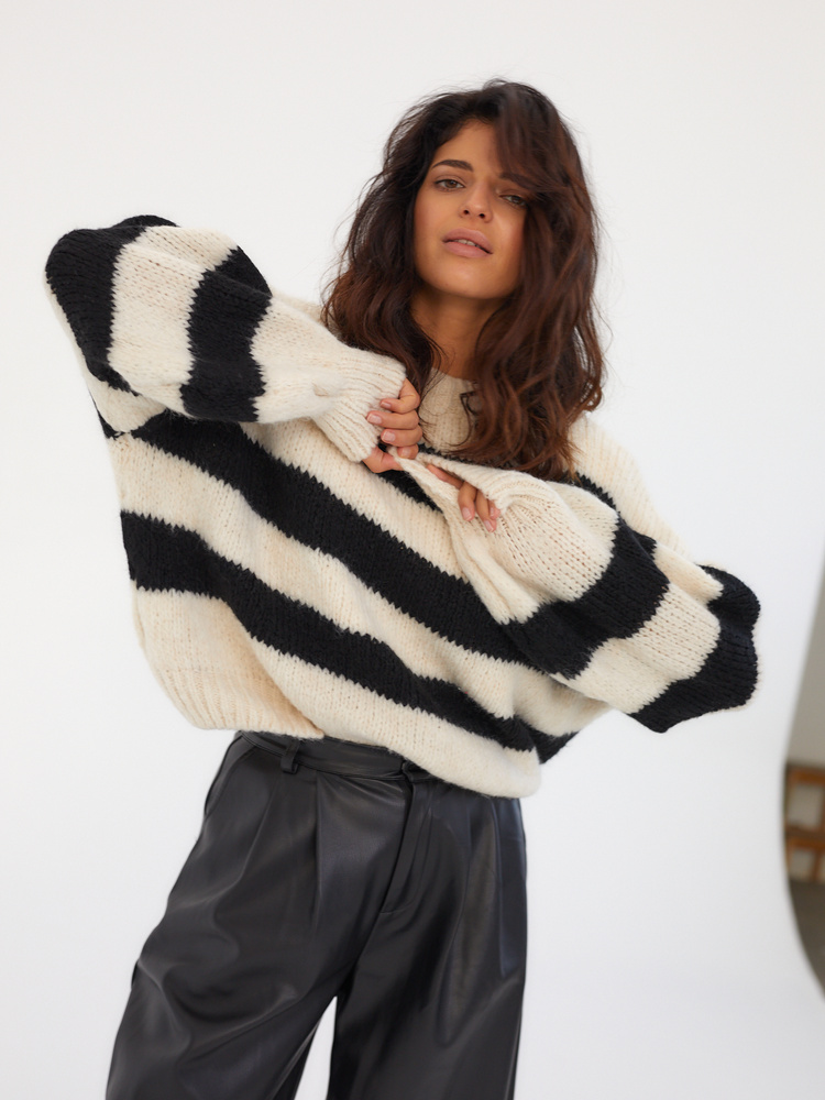 SWETER JELLY BLACK & WHITE