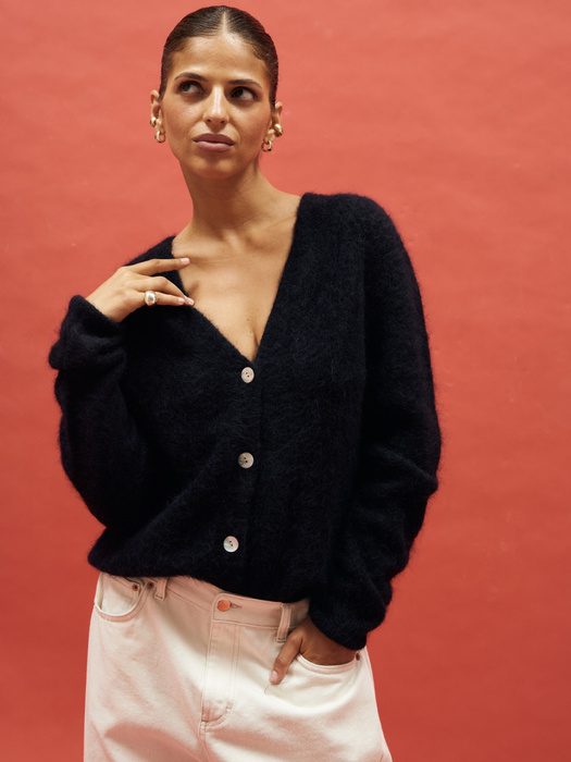 VIOLET BLACK SWEATER