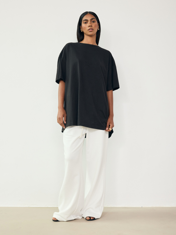 BOYFRIEND BLACK T-SHIRT