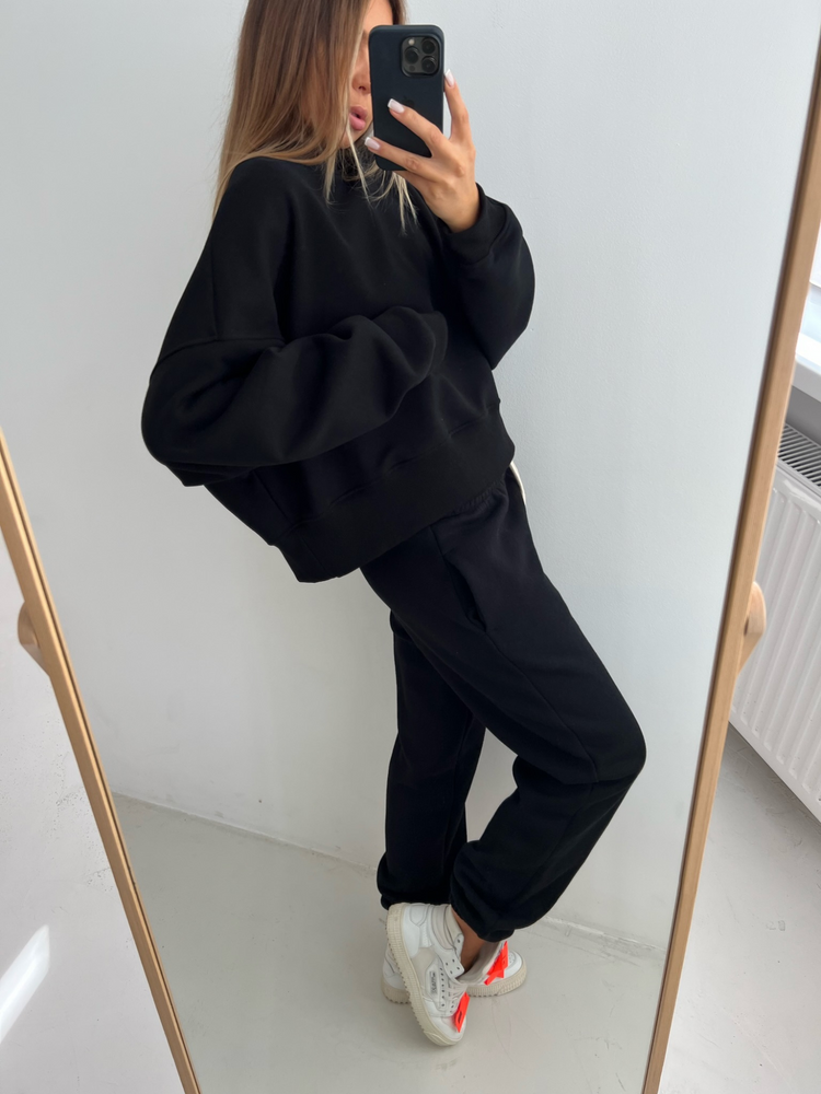 RUBY BLACK SWEATSHIRT