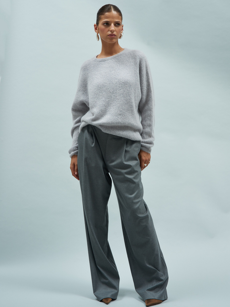 MINIMAL GREY SWEATER