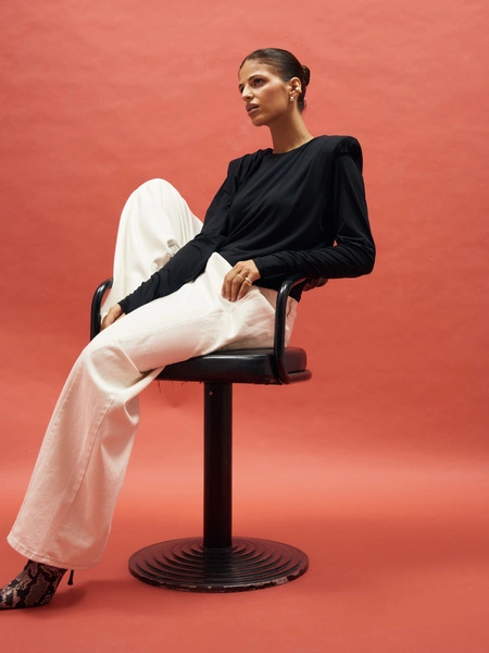 KAIA BLACK LONGSLEEVE