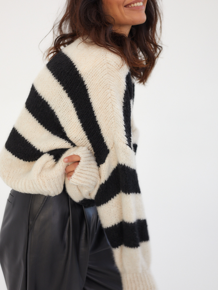 SWETER JELLY BLACK & WHITE