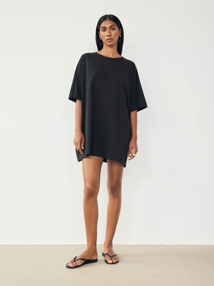 BOYFRIEND BLACK T-SHIRT