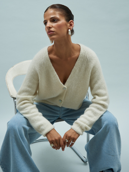 VIOLET CREAM SWEATER