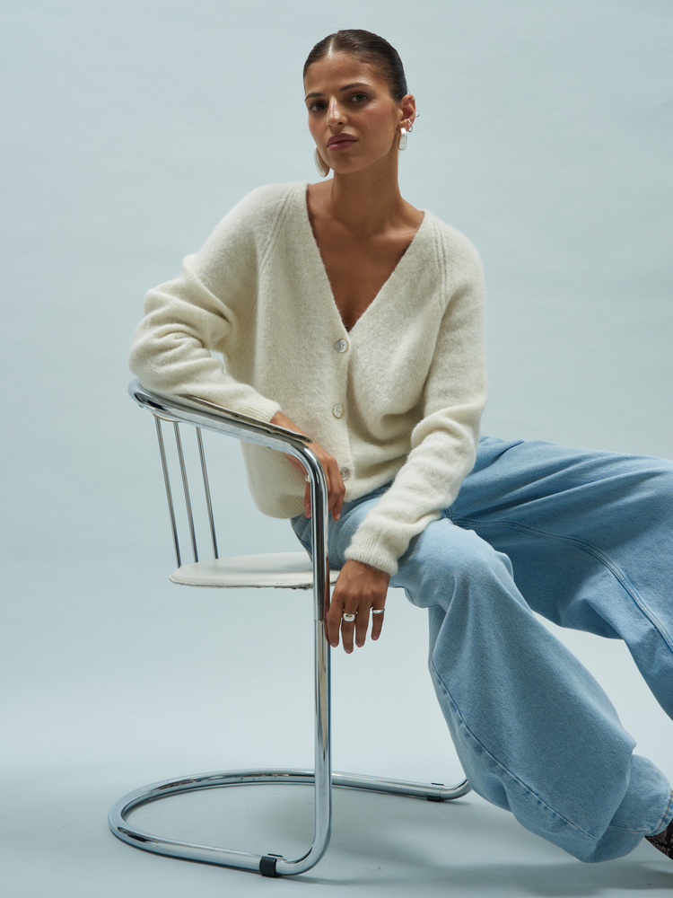 VIOLET CREAM SWEATER