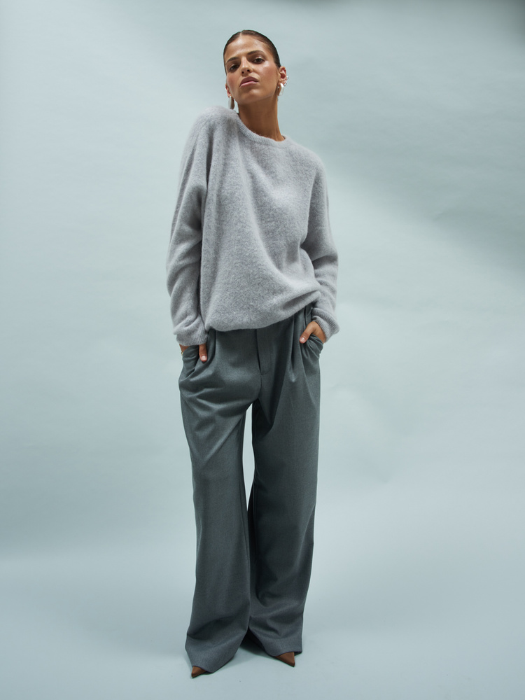 MINIMAL GREY SWEATER