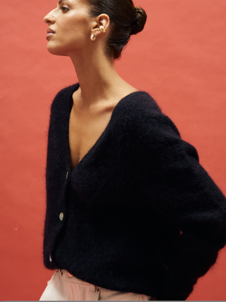 VIOLET BLACK SWEATER