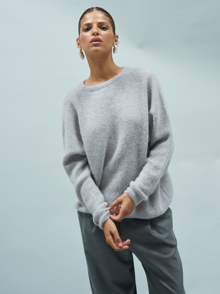 MINIMAL GREY SWEATER
