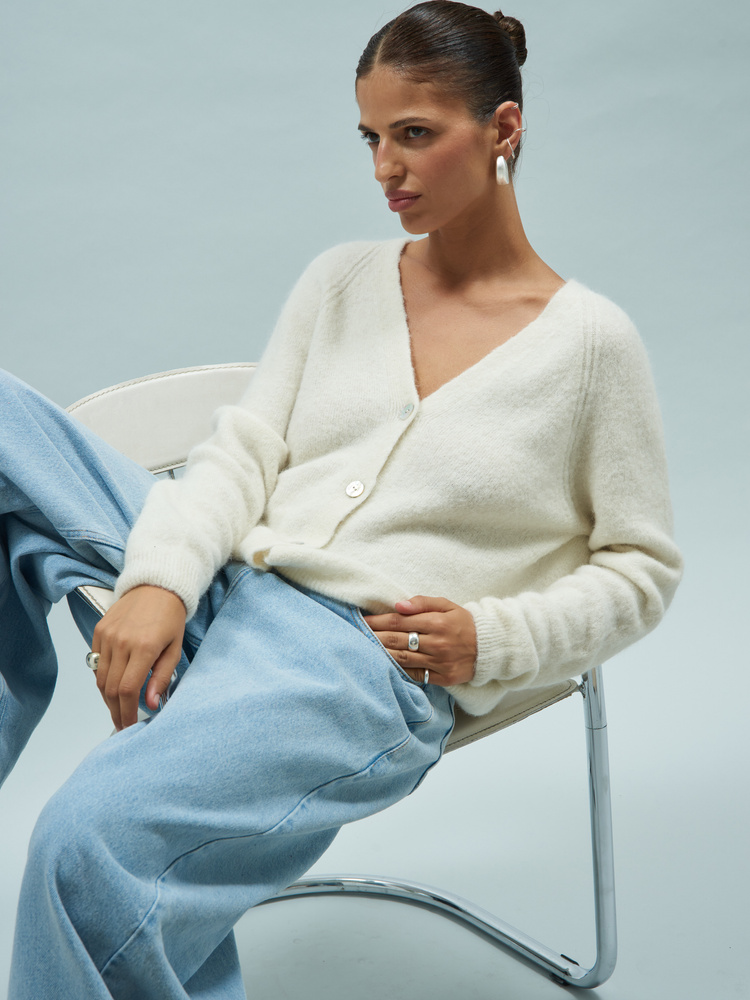 VIOLET CREAM SWEATER