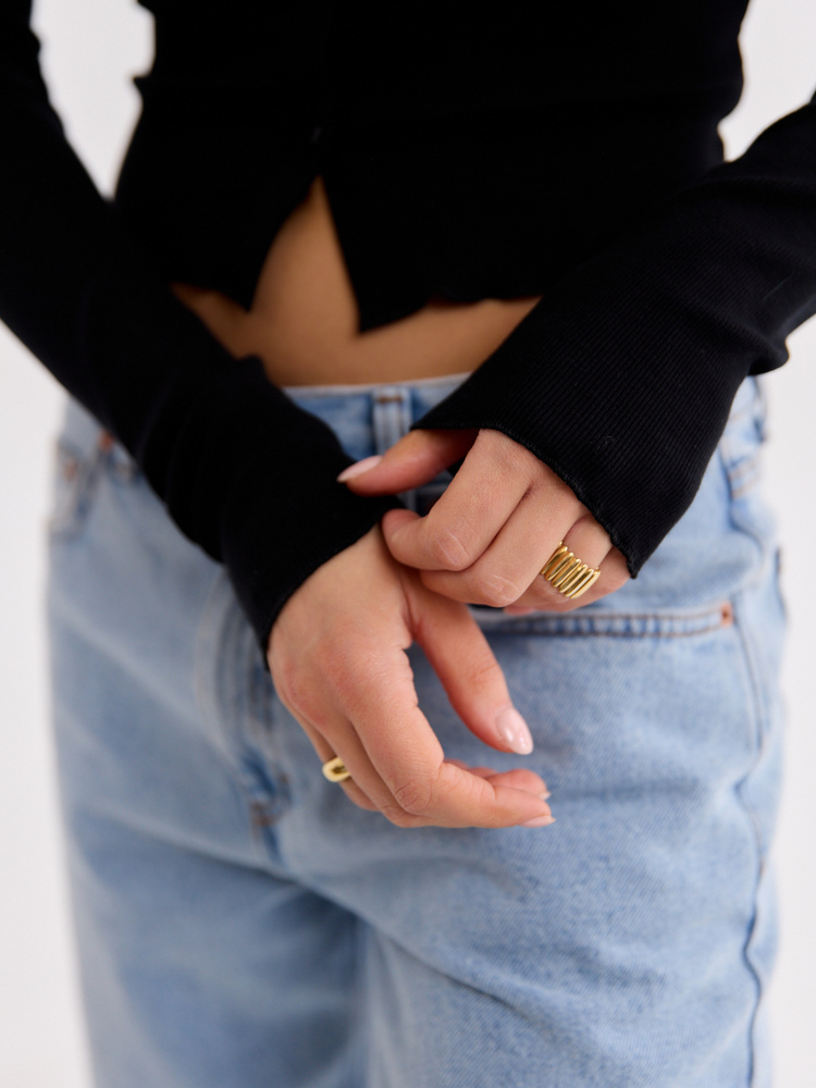 CARDI BLACK LONGSLEEVE
