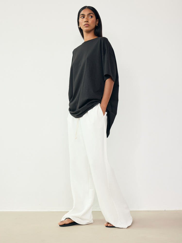 BOYFRIEND BLACK T-SHIRT