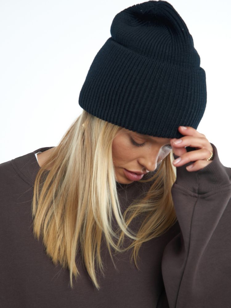 MERINO WOOL BLACK BEANIE 