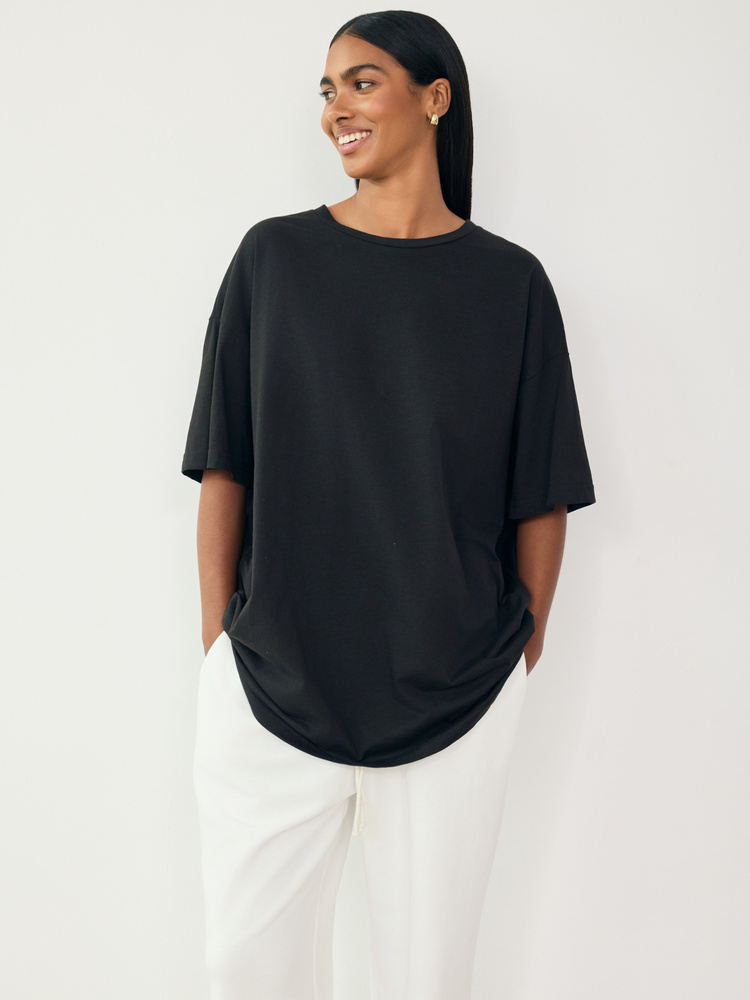 BOYFRIEND BLACK T-SHIRT