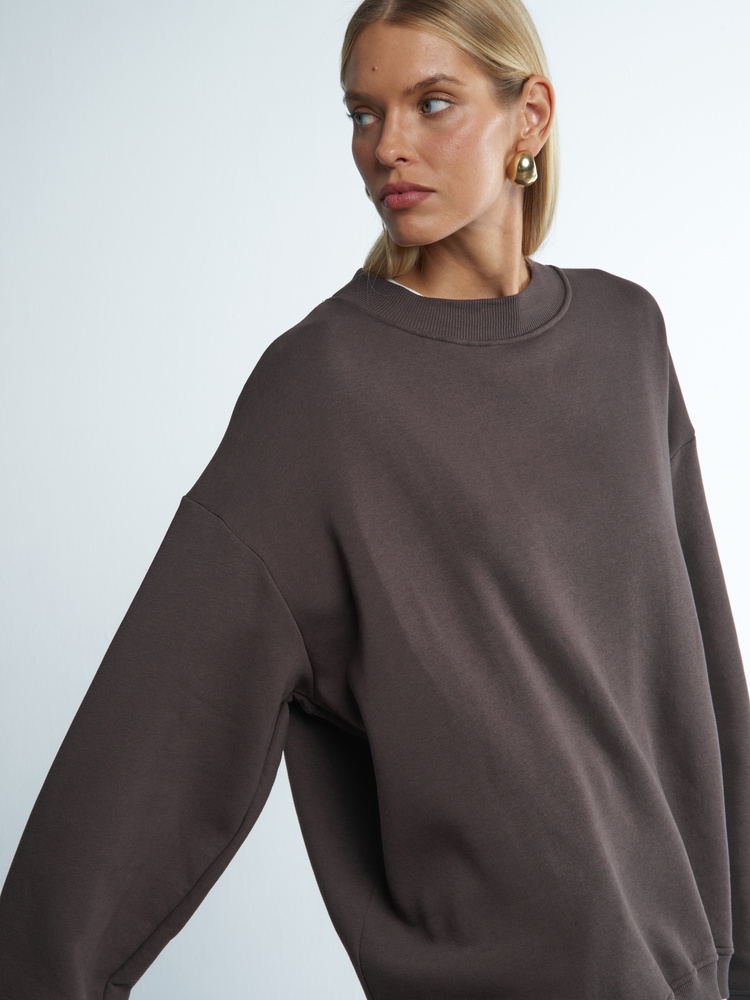 BROWN SWEATSHIRT