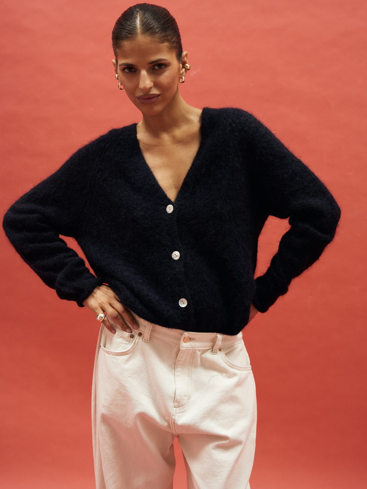 VIOLET BLACK SWEATER