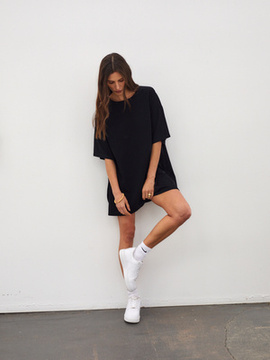 BOYFRIEND BLACK T-SHIRT 