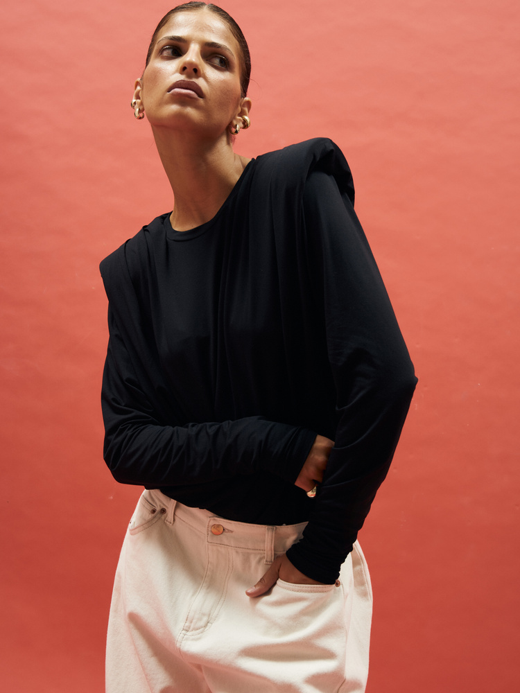 KAIA BLACK LONGSLEEVE