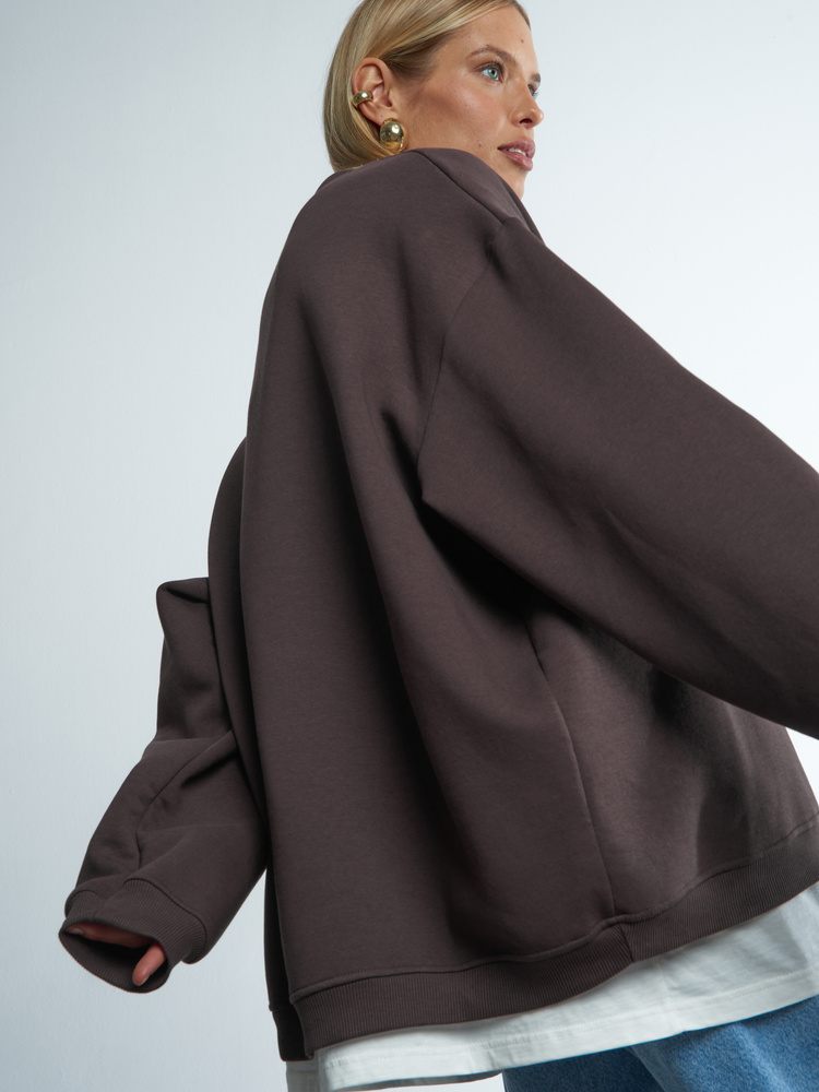 BROWN SWEATSHIRT