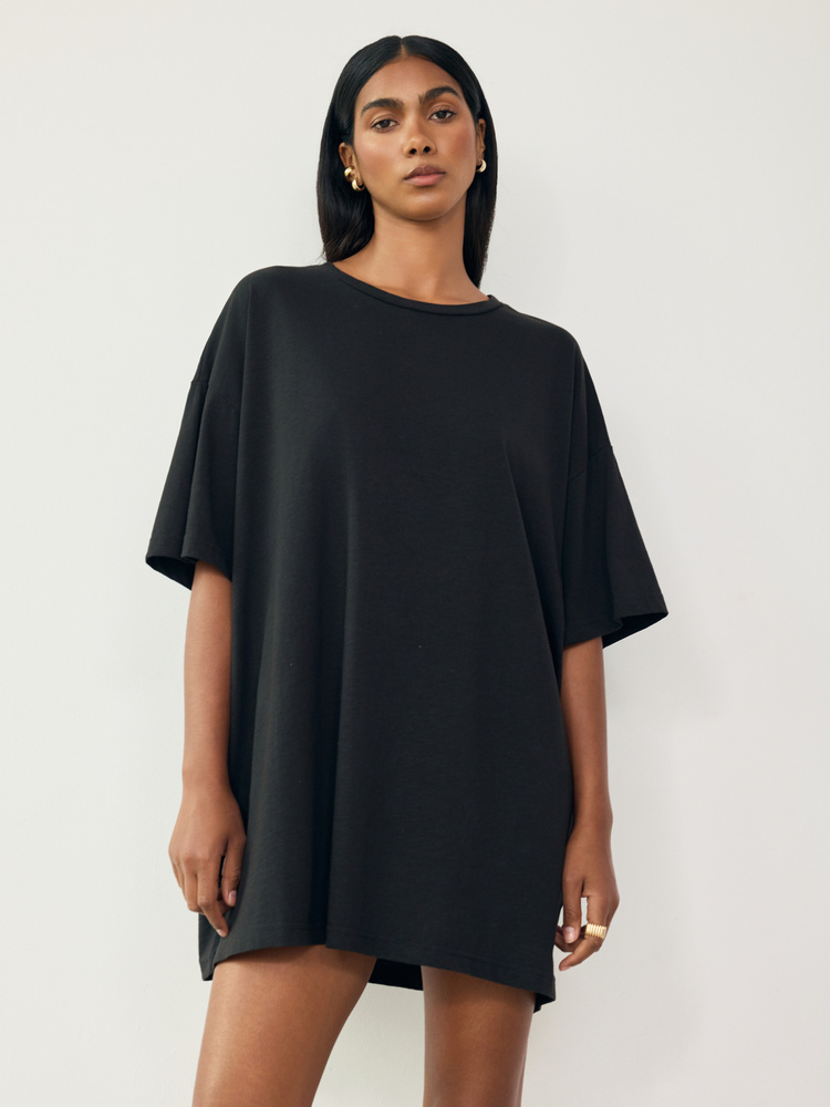 BOYFRIEND BLACK T-SHIRT