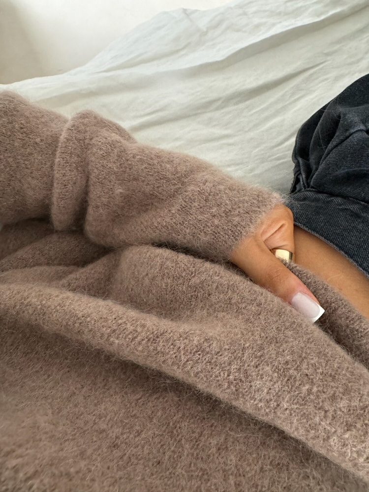 VELVET BEIGE SWEATER