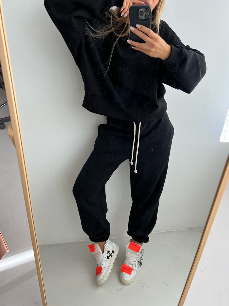 RUBY BLACK SWEATSHIRT