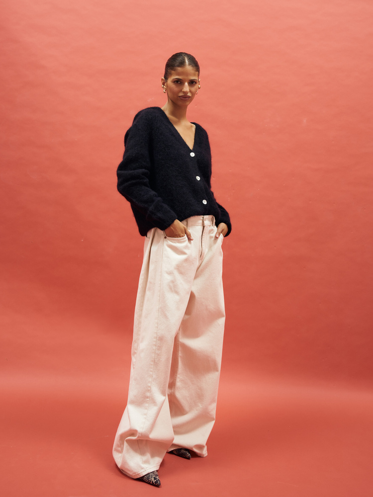 VIOLET BLACK SWEATER